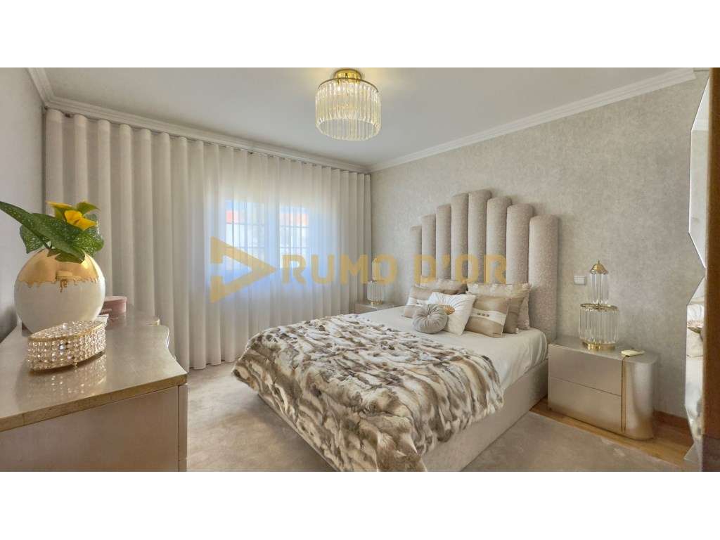 Viva com Conforto! Moradia T4 com Jardim e Espaço Exterior em Alenquer-19