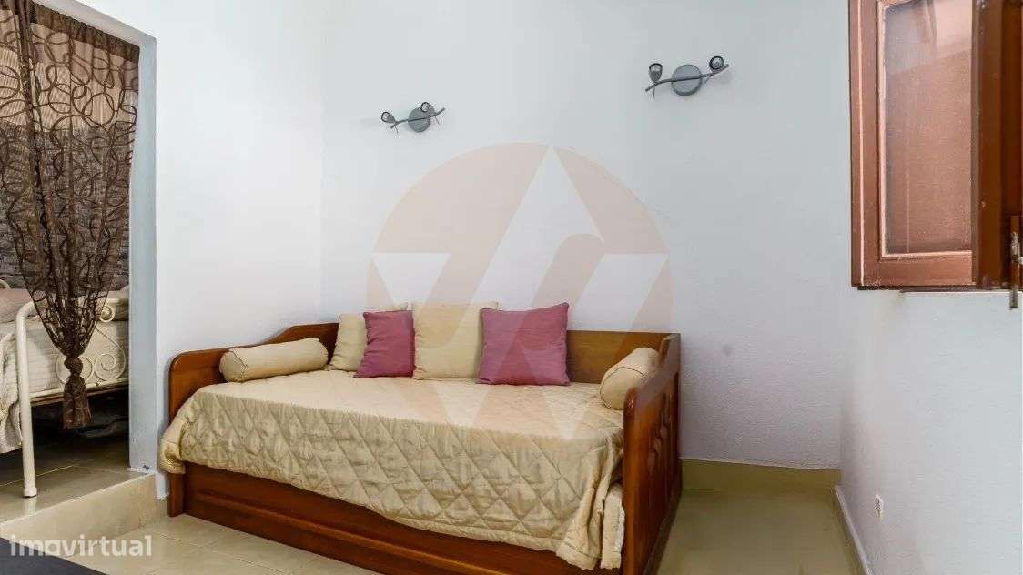 Moradia típica no centro histórico de Aljezur - Grande imagem: 3/19