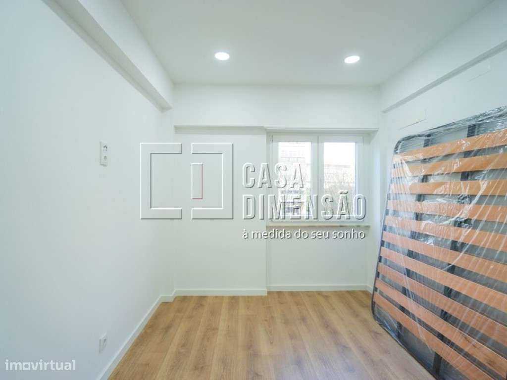 Apartamento de tipologia T3 com varanda, mobilado e equipado em Ben...-22