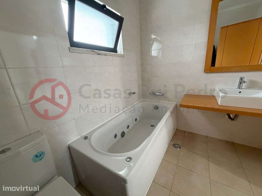 Moradia T5 remodelada no Feijó, Almada-43