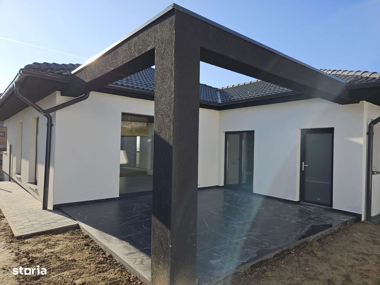 Casă individuală modernă pe parter, cu teren, la 4 km de Sibiu - Imagine principală: 4/20