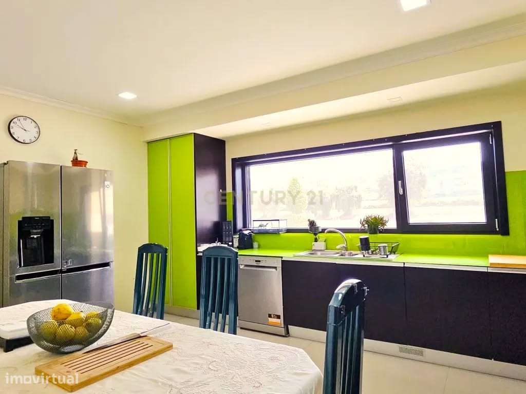 Moderna Moradia T4 com Piscina em Aldreu, Barcelos-10