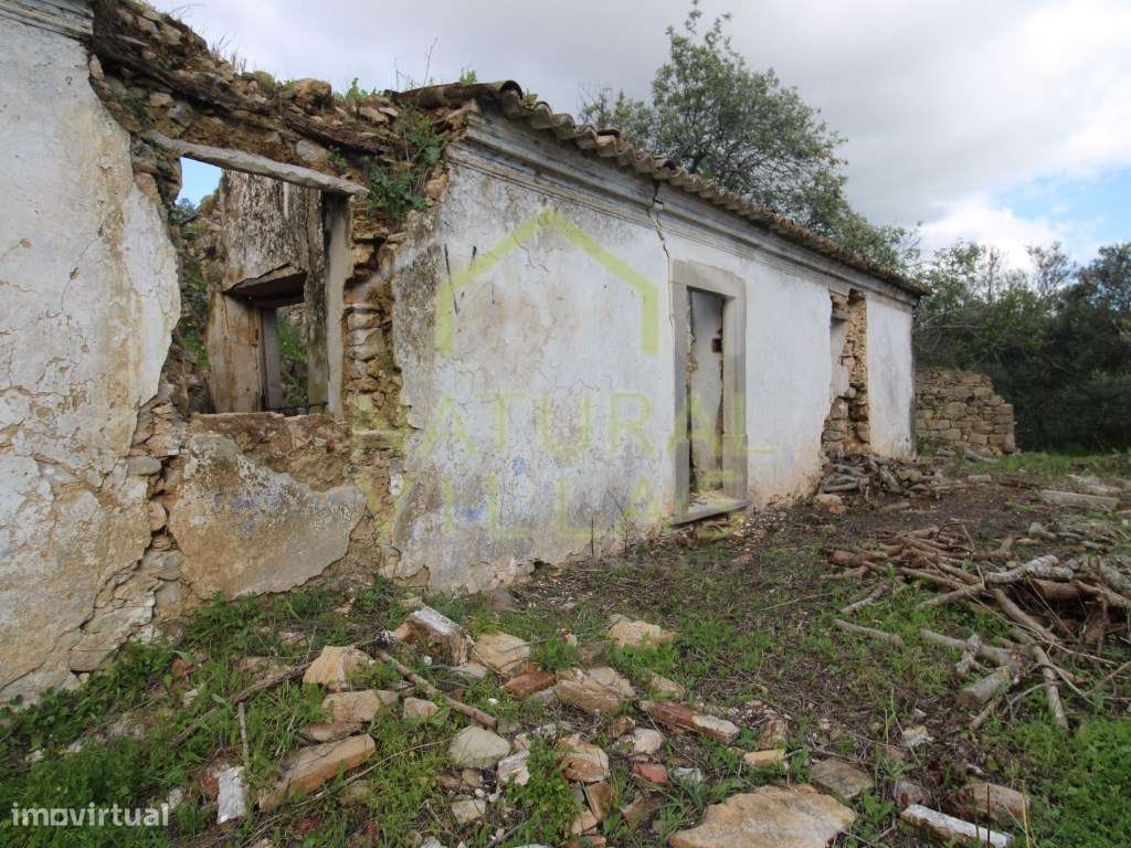 Ruína virada a Sul com terreno em Azinheiro, Estoi - Grande imagem: 5/15