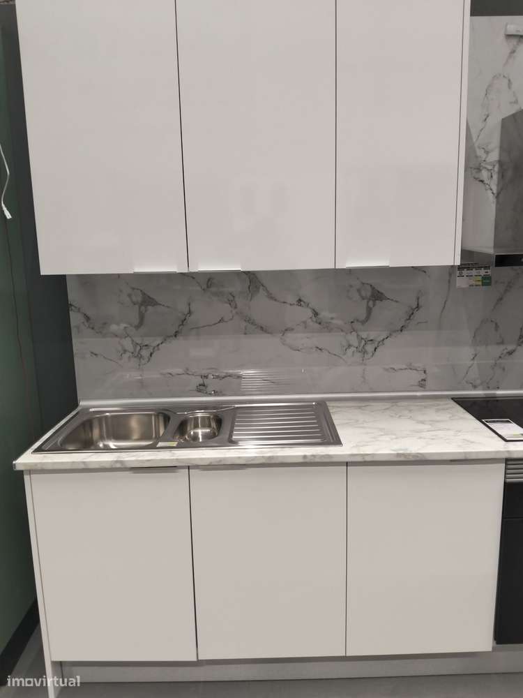 Excelente Andar de Moradia (Rés do Chão) Logrador com Churrasqueira-6