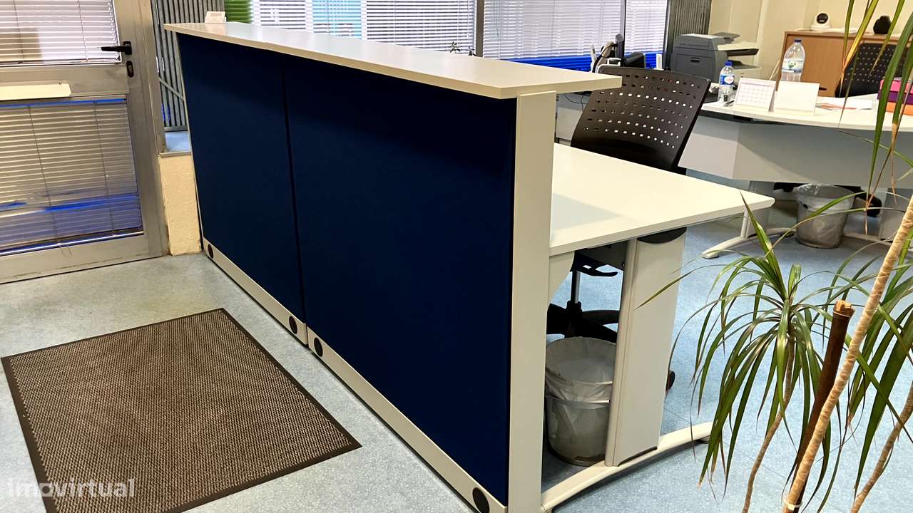 Trespasse escritório em loja de dois andares - Rua de Camões 565 - Grande imagem: 2/9