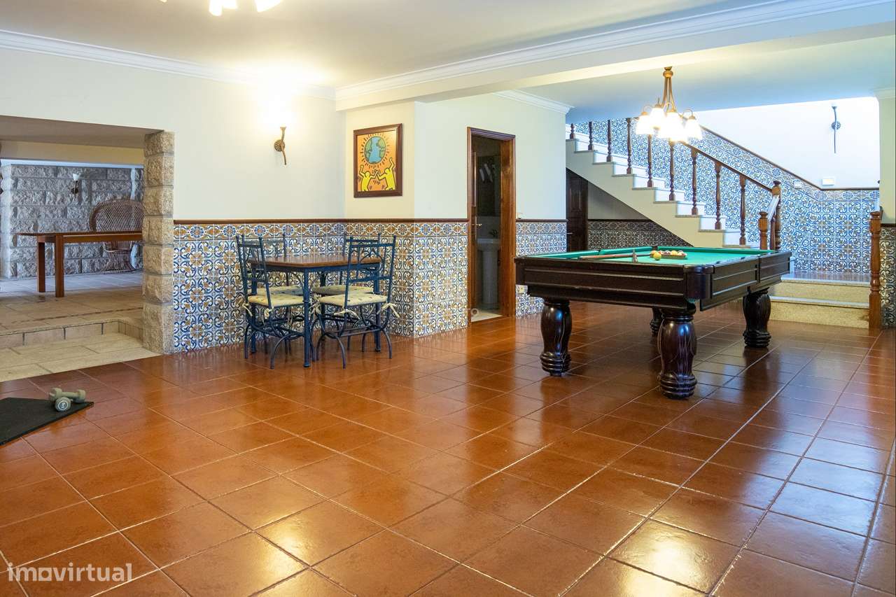 Moradia T6 Exclusiva com terreno de cerca 4.000 m² e Piscina Privada e-48