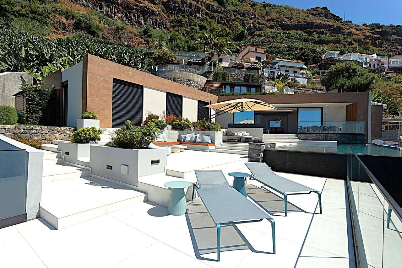 Moradia Moderna de Luxo com Vista Deslumbrante sobre o Atlântico – Sít-28