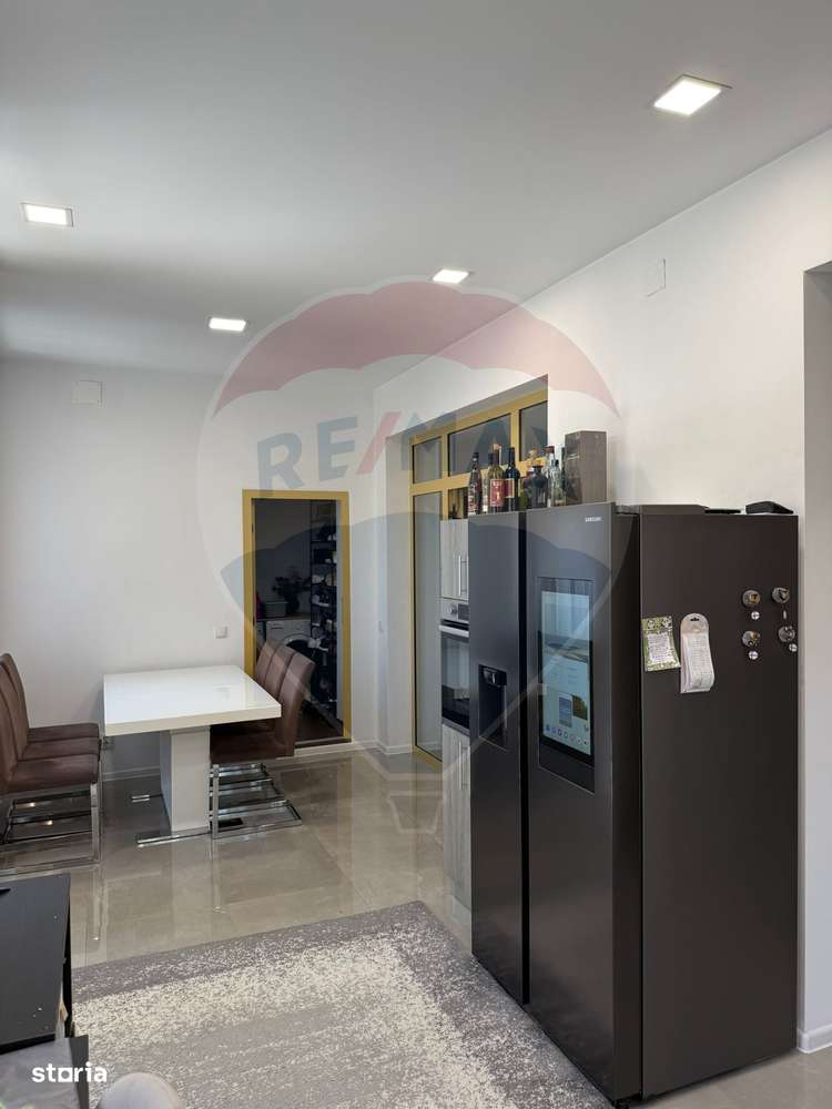 Casă insiruită cu 3 camere cu intrare și curte proprie în Centru Turda-4