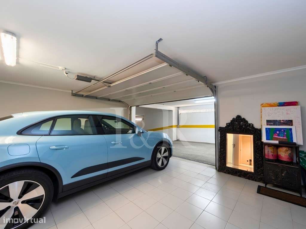 Moradia T3 renovada em condomínio com piscina no Estoril-58