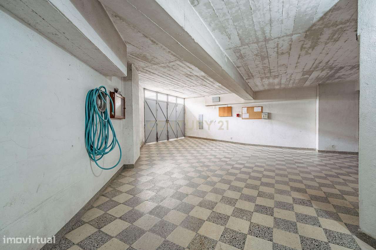 Garagem em Laranjeiro, Almada - Oportunidade Única-12