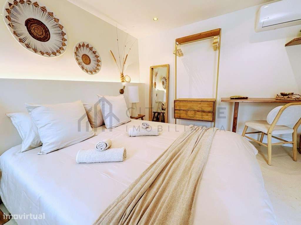 MORADIA DE CHARME COM 4 SUITES INDEPENDENTES E PISCINA-16