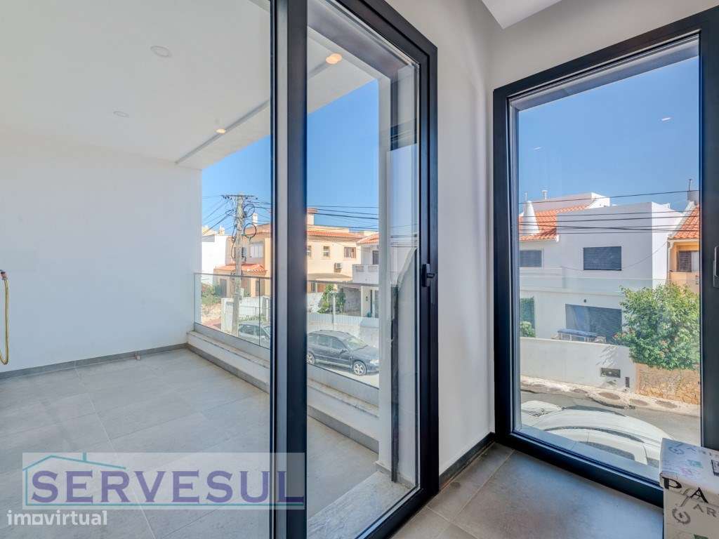 Moradia Moderna Geminada composta por 4 quartos e piscina privada, ...-33