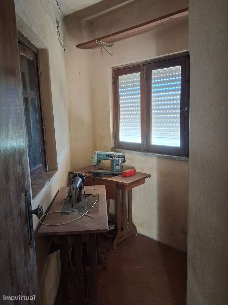 2 Moradias para Remodelação em Cernache-19