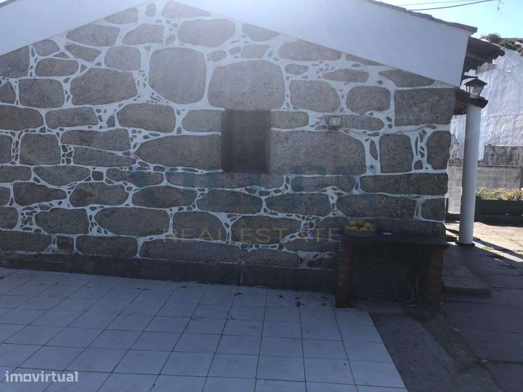 Moradia Geminada T2 em Pedroso Espaço, Natureza e Potencial!-26