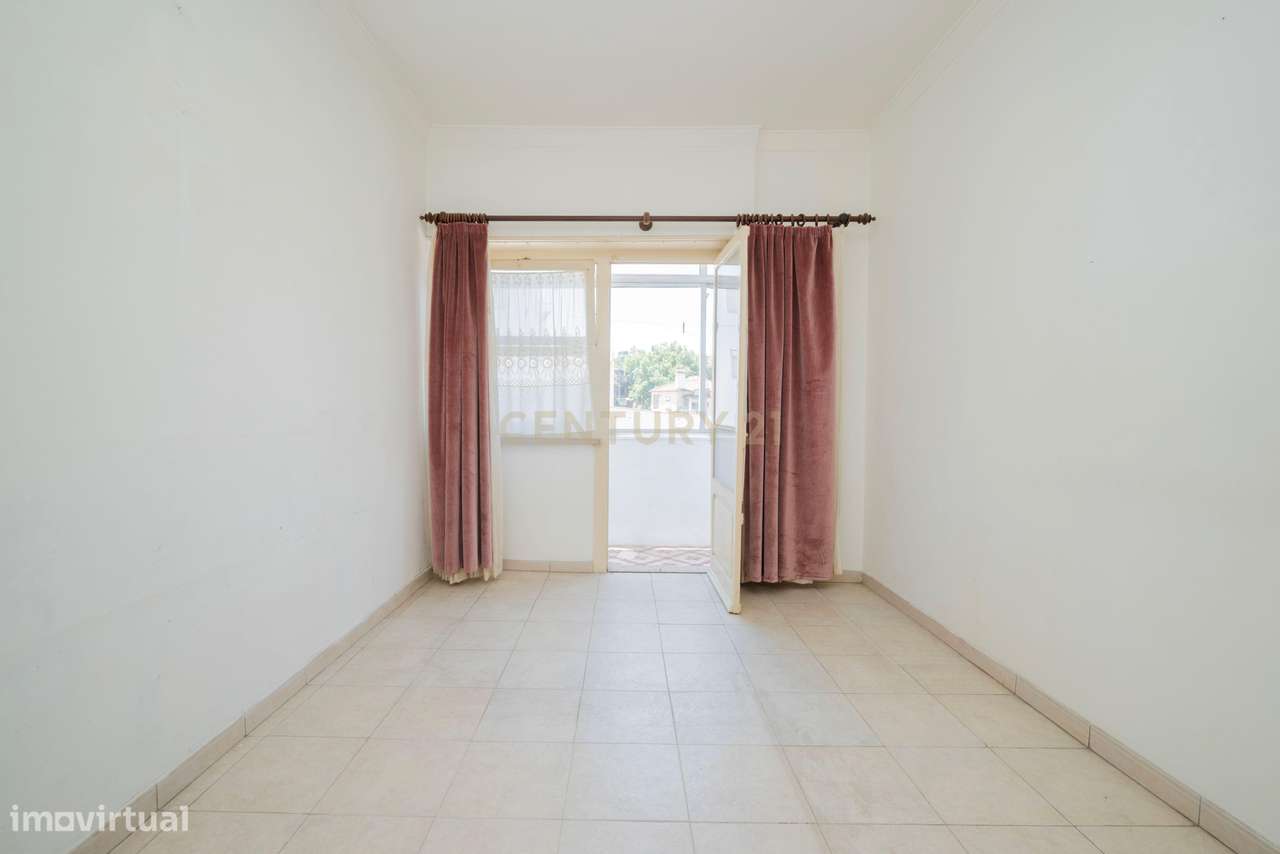Oportunidade Investimento - Apartamento T2 | Mercês | Algueirão Mem Ma-13