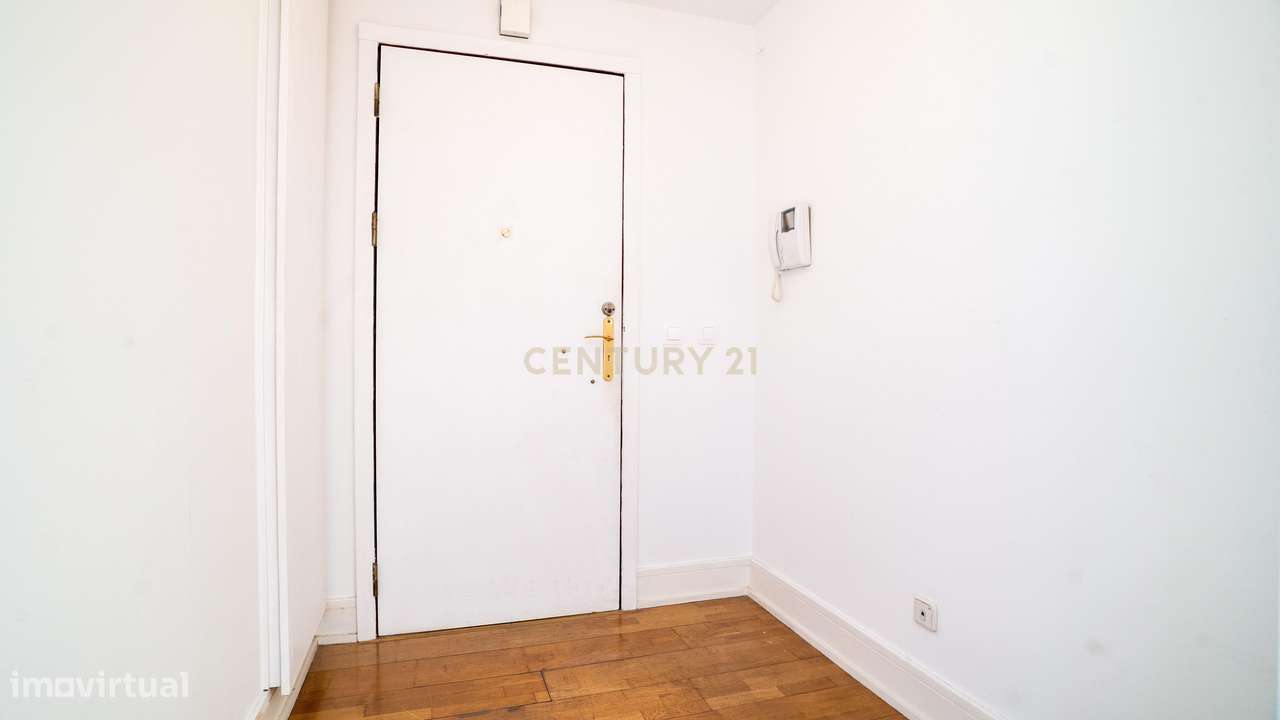 Apartamento T3 com Vista Mar – 5º Andar – A Dois Passos do Casino Esto-18