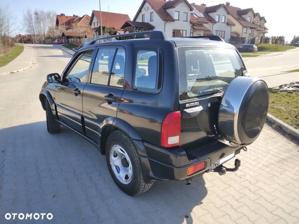 Suzuki Grand Vitara 2.0 - 24