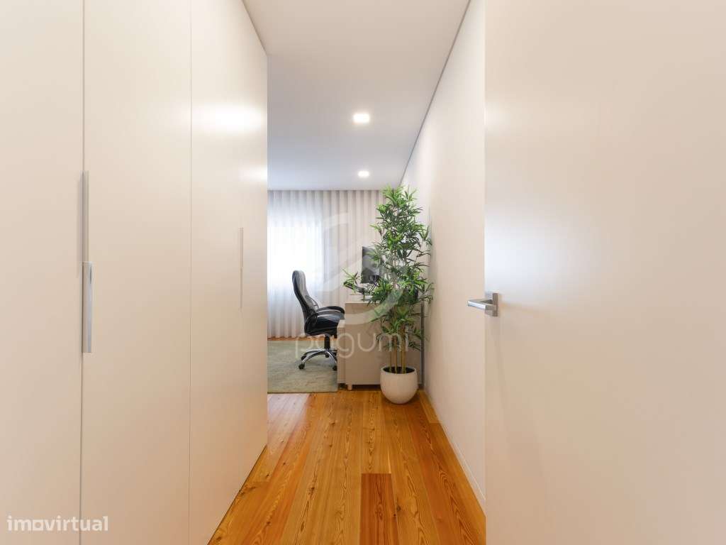 Moradia Contemporânea | 1.470 m² | A 1 Minuto da A4-18