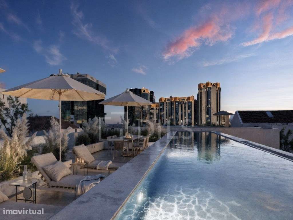 Moradia T4+1 com terraço com piscina privada em Campo de Ourique - Grande imagem: 3/40