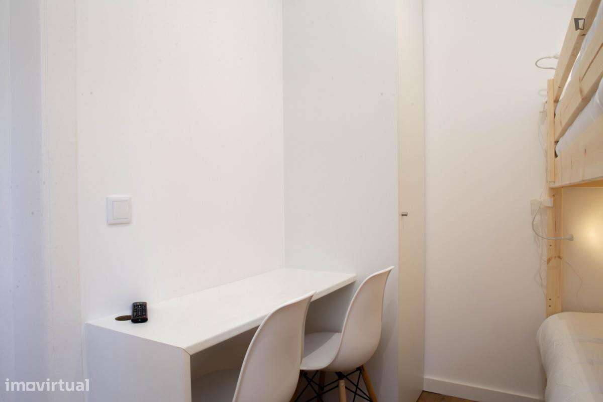 Quarto - localizado em Paranhos Porto - Grande imagem: 5/10