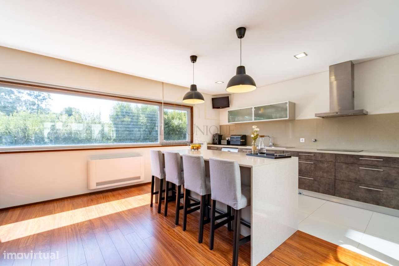 Moradia Geminada T3 com Suite, Jardim de Inverno, Garagem Fechada...-12