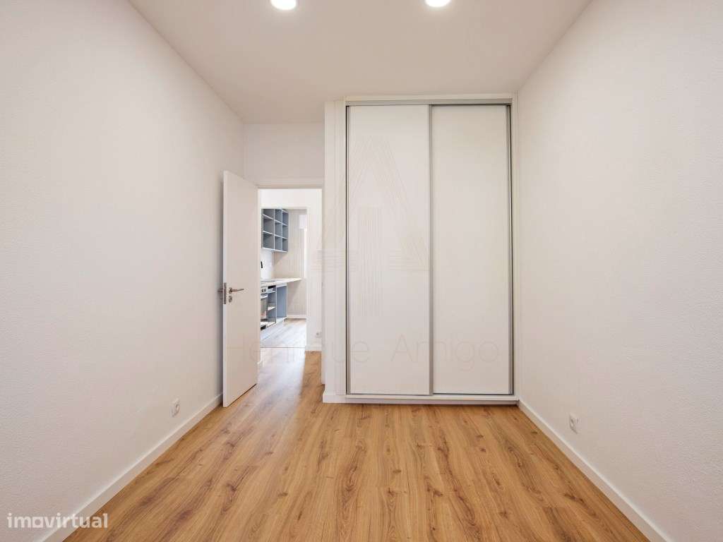 Excelente Apartamento T2 no centro de Santana-13