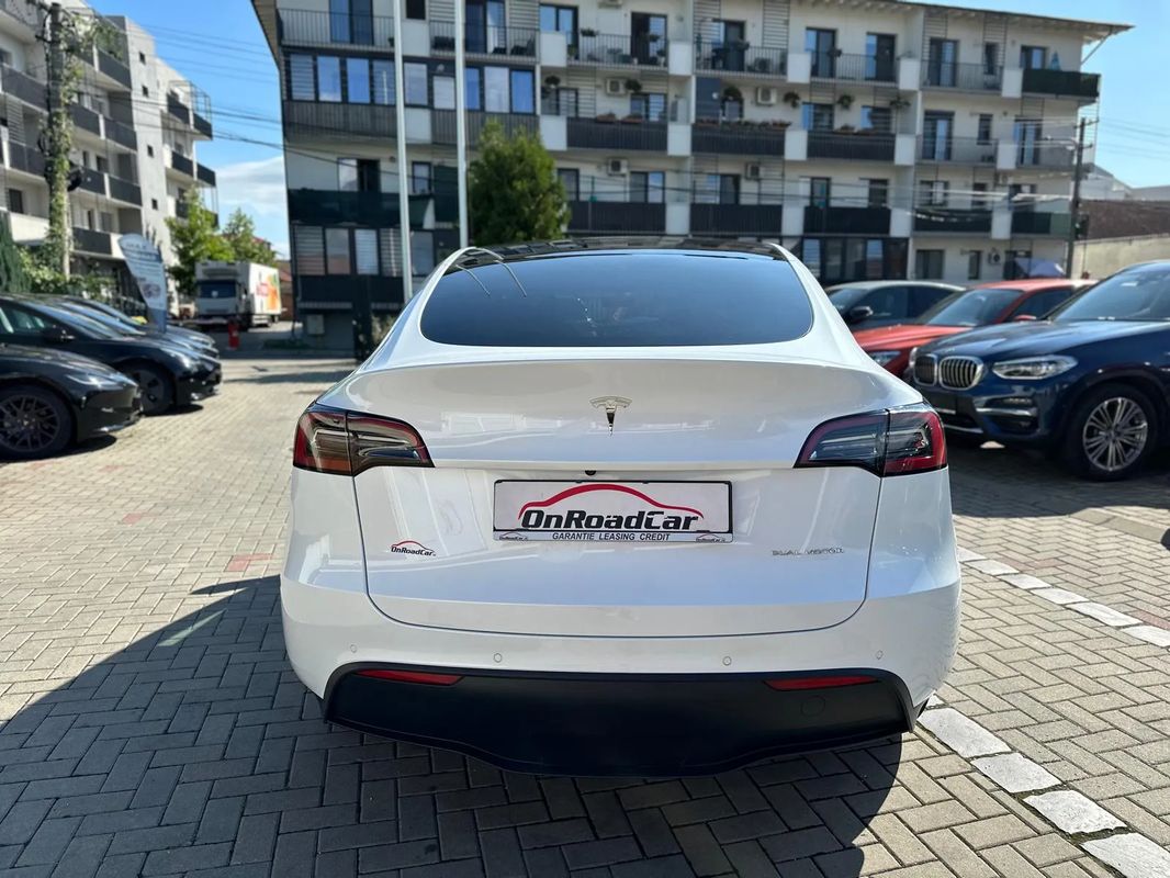 Tesla Model Y Long Range Dual Motor AWD - 15