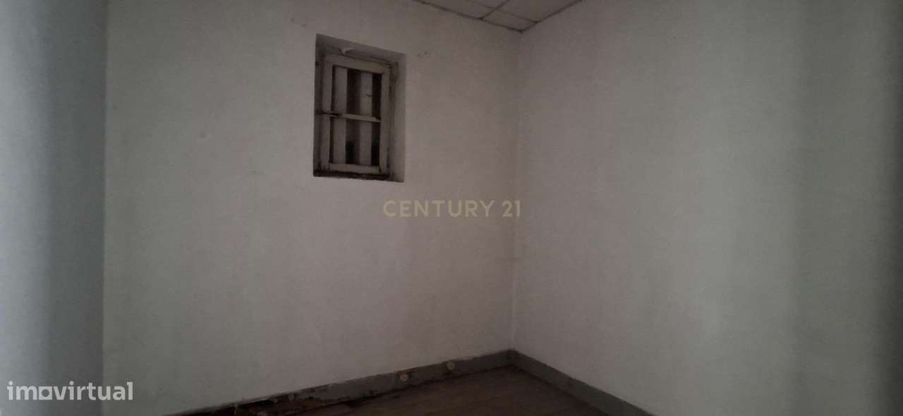 Moradia com Dois Andares no Centro de Coruche com Vista Rio-12