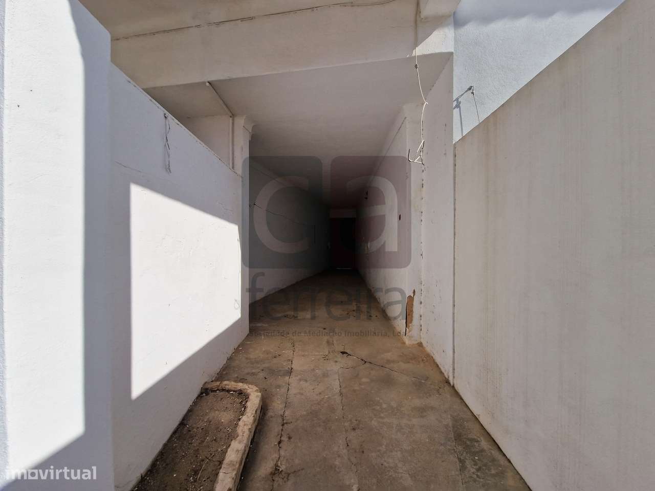 Moradia T3+1 no centro de Almeirim com garagem ampla e quintal-36