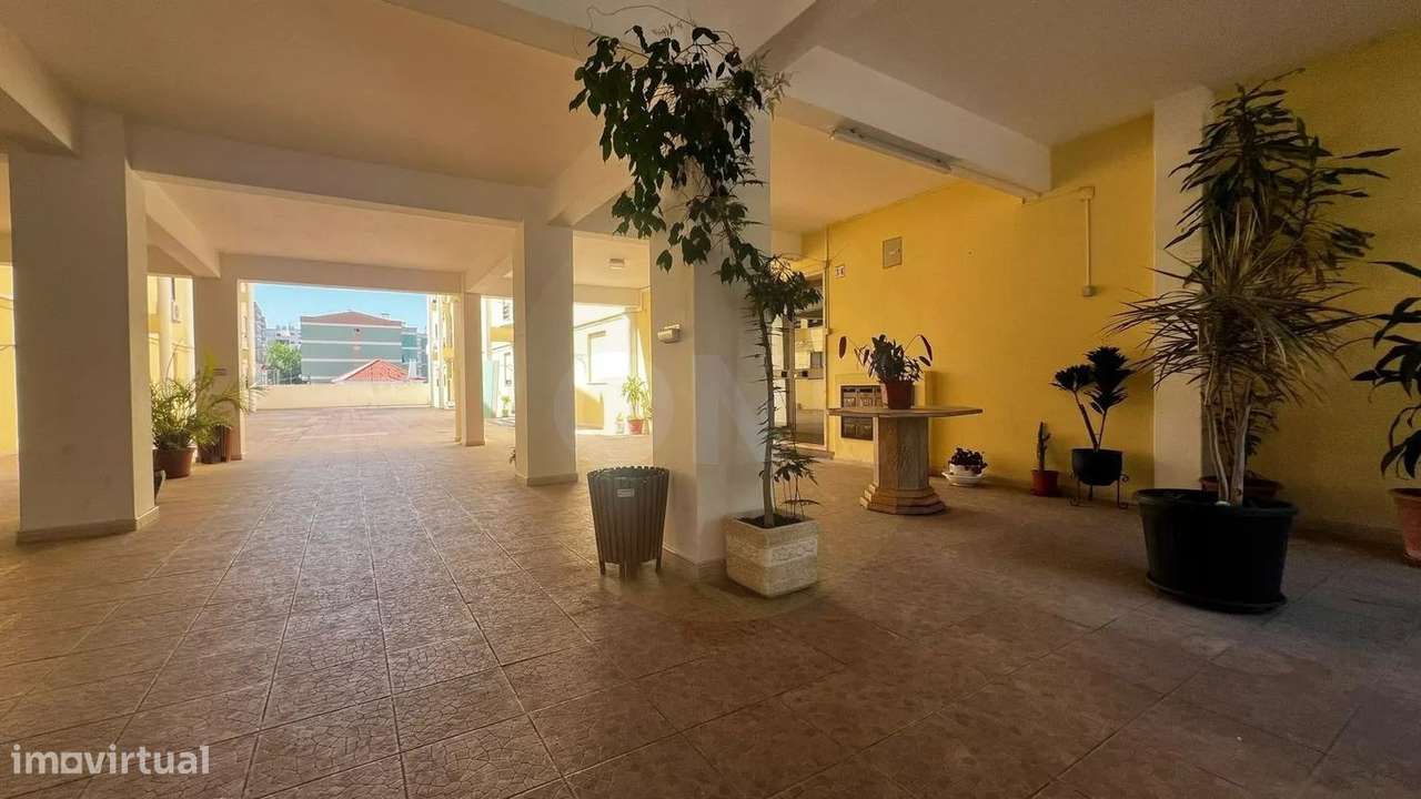 Apartamento T3 em remodelação Vista Serra da Arrábida – Setúbal-11