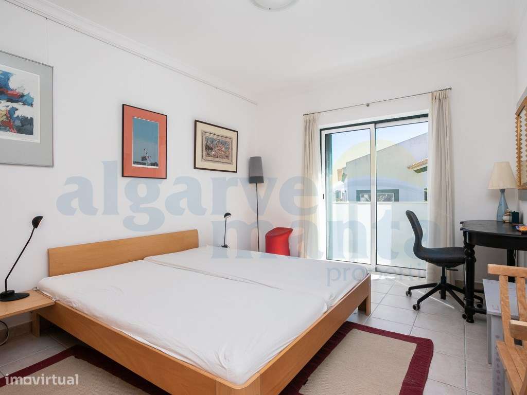 Moradia T5 com Jardim e Piscina + Lote Urbano para construção - Cas...-26