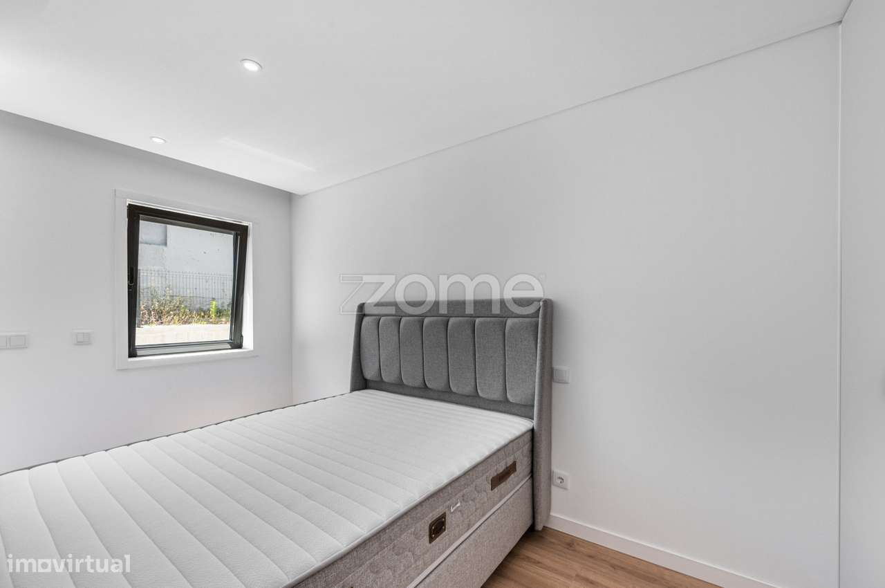 Apartamento T0 Novo | Garagem | Metro e Hospital de São João
