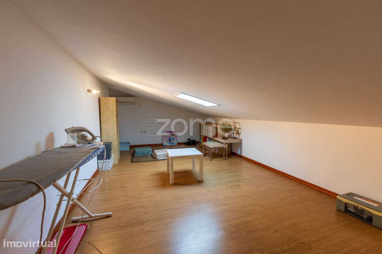 Moradia Geminada T3 em Aldão-27