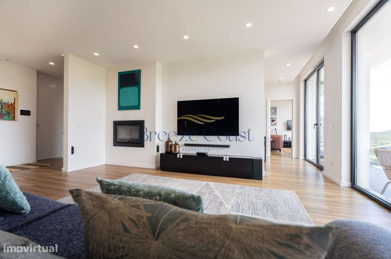Moradia T4 de Arquitetura Distinta e Elegância Intemporal-8