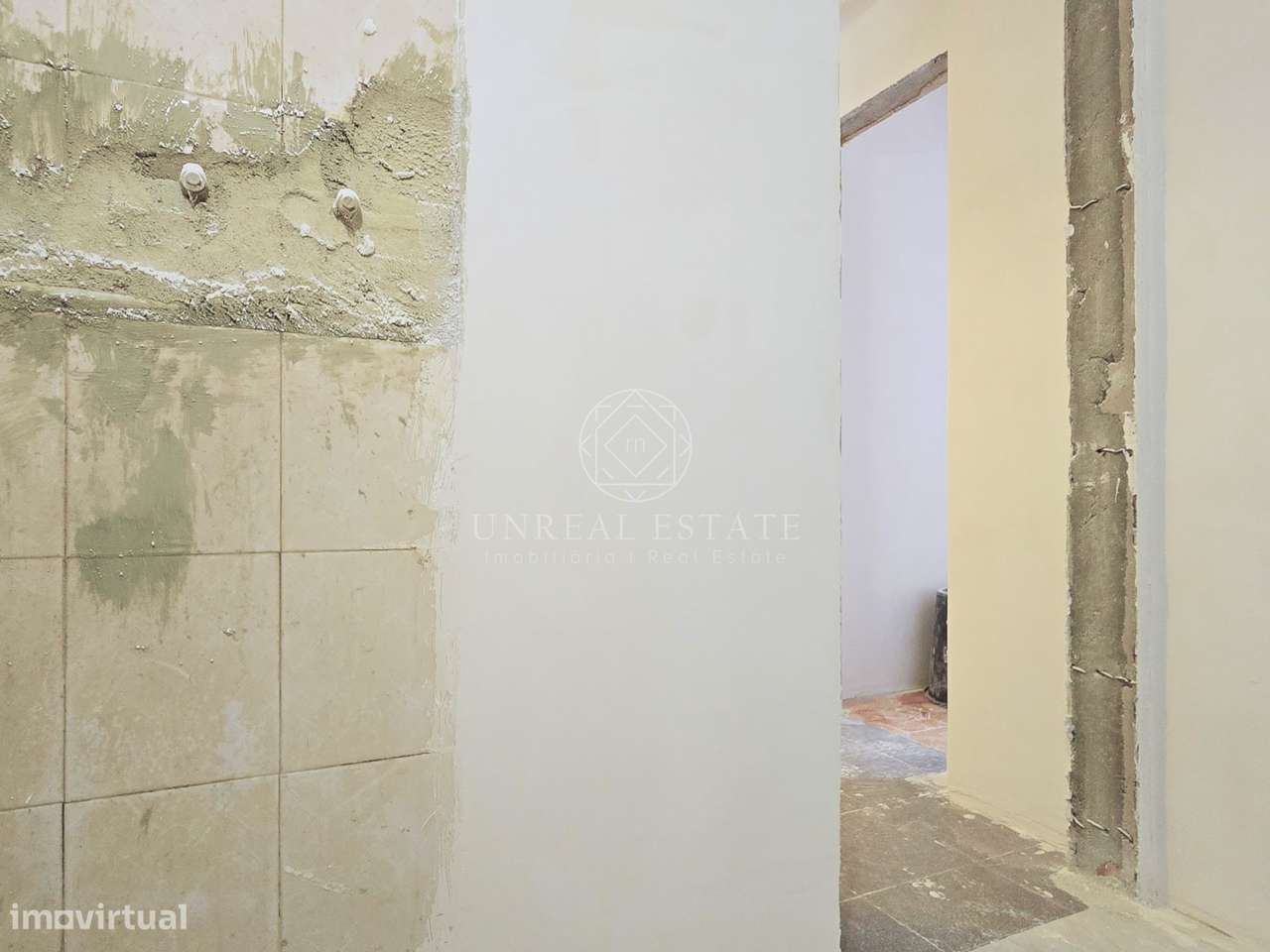 Apartamento T3 em Remodelação com Terraço de 80 m² e Parqueamento | Se-47