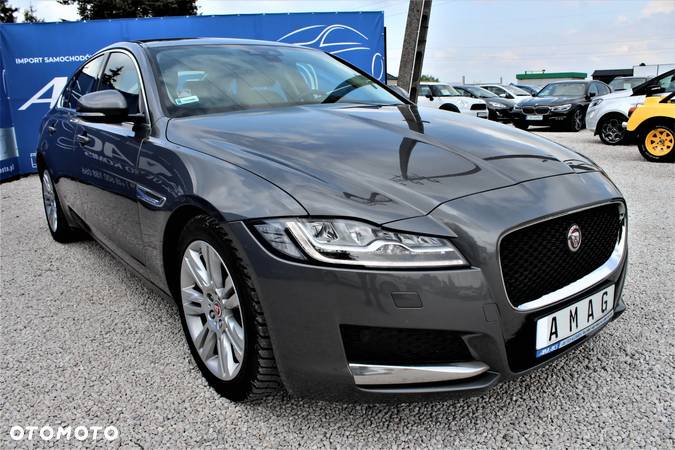 Jaguar XF 20d Prestige - 4