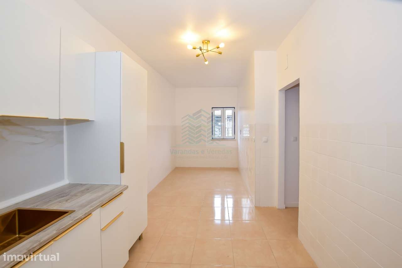 Moradia T3 + 1 Renovada + Garagem + Moradia em ruinas e diversos anexo-8