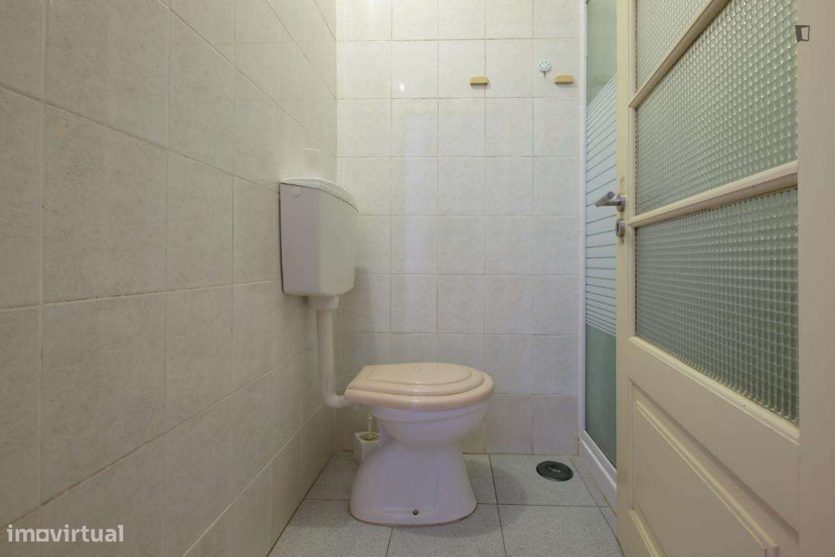 Quarto - localizado em Baixa Coimbra - Grande imagem: 4/21