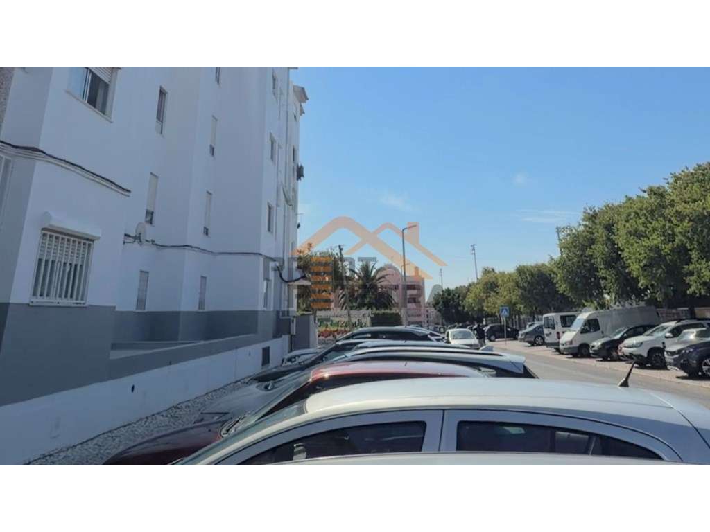 Situado na zona da Torre, em Cascais,, apartamento T2.-21