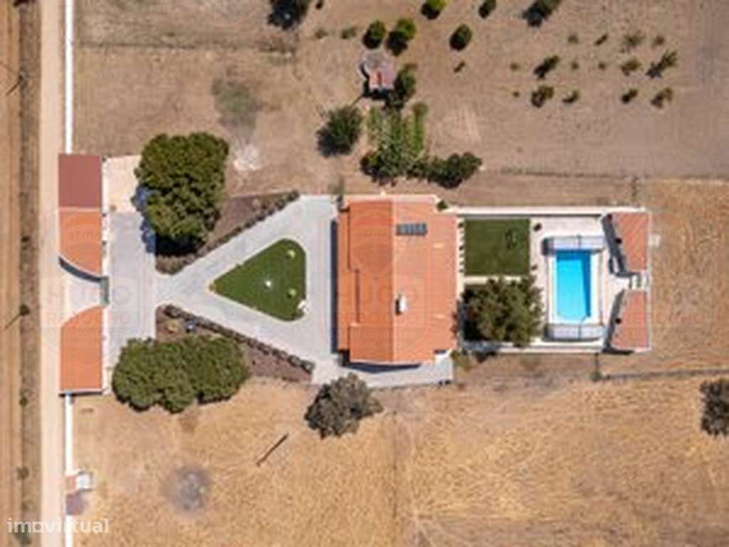 Descubra o privilégio de viver no coração do Alentejo!-6