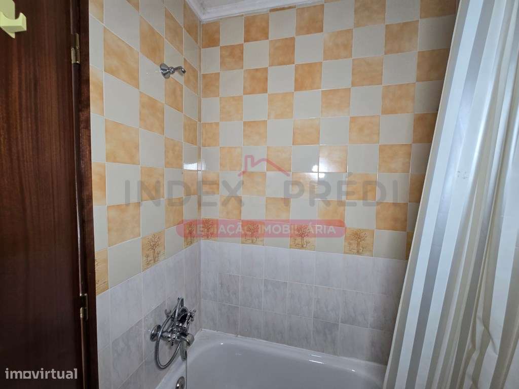 Prédio com varias frações Autónomas - Venda Judicial - Guarda-39