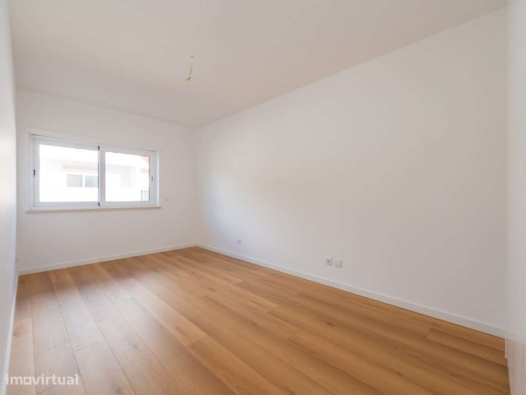 MORADIAS T2+1 e T3+1 GARAGEM E JARDIM, BELAS-31