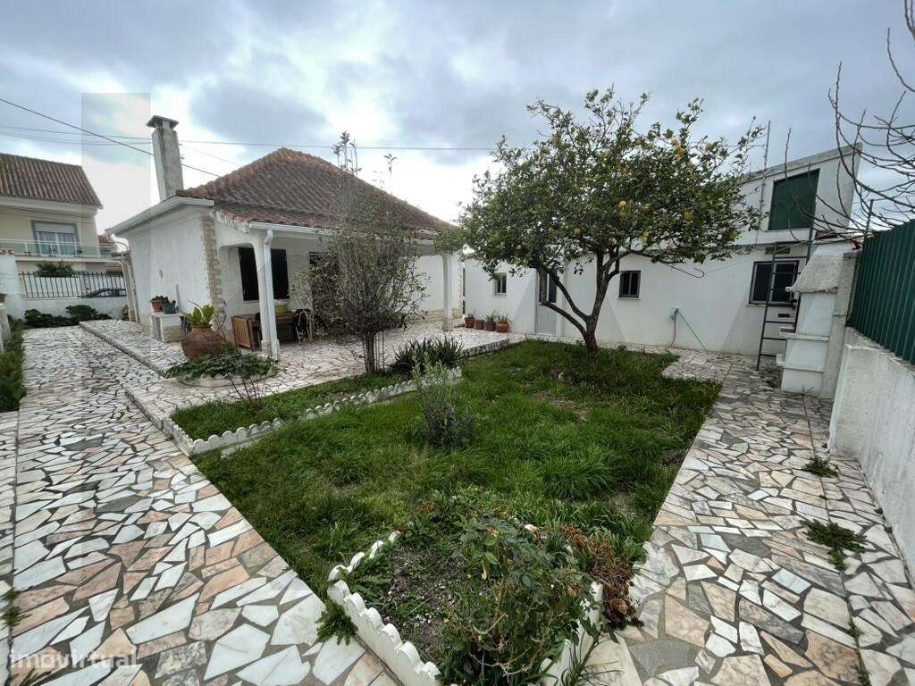 Moradia T2 com anexo, garagem e jardim - Grande imagem: 4/18