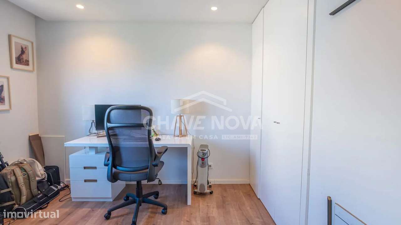 Apartamento T3 Remodelado com Garagem Box e Terreno para Cultivo-11