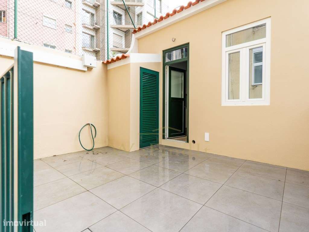 Charmoso e luminoso T1 no coração de Lisboa, com logradouro privativo-7