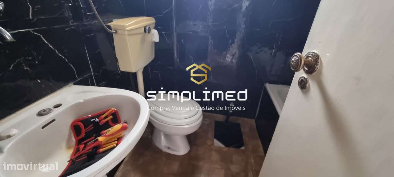 Apartamento  T3, situado no 2.º andar para remodelar - Grande imagem: 5/16