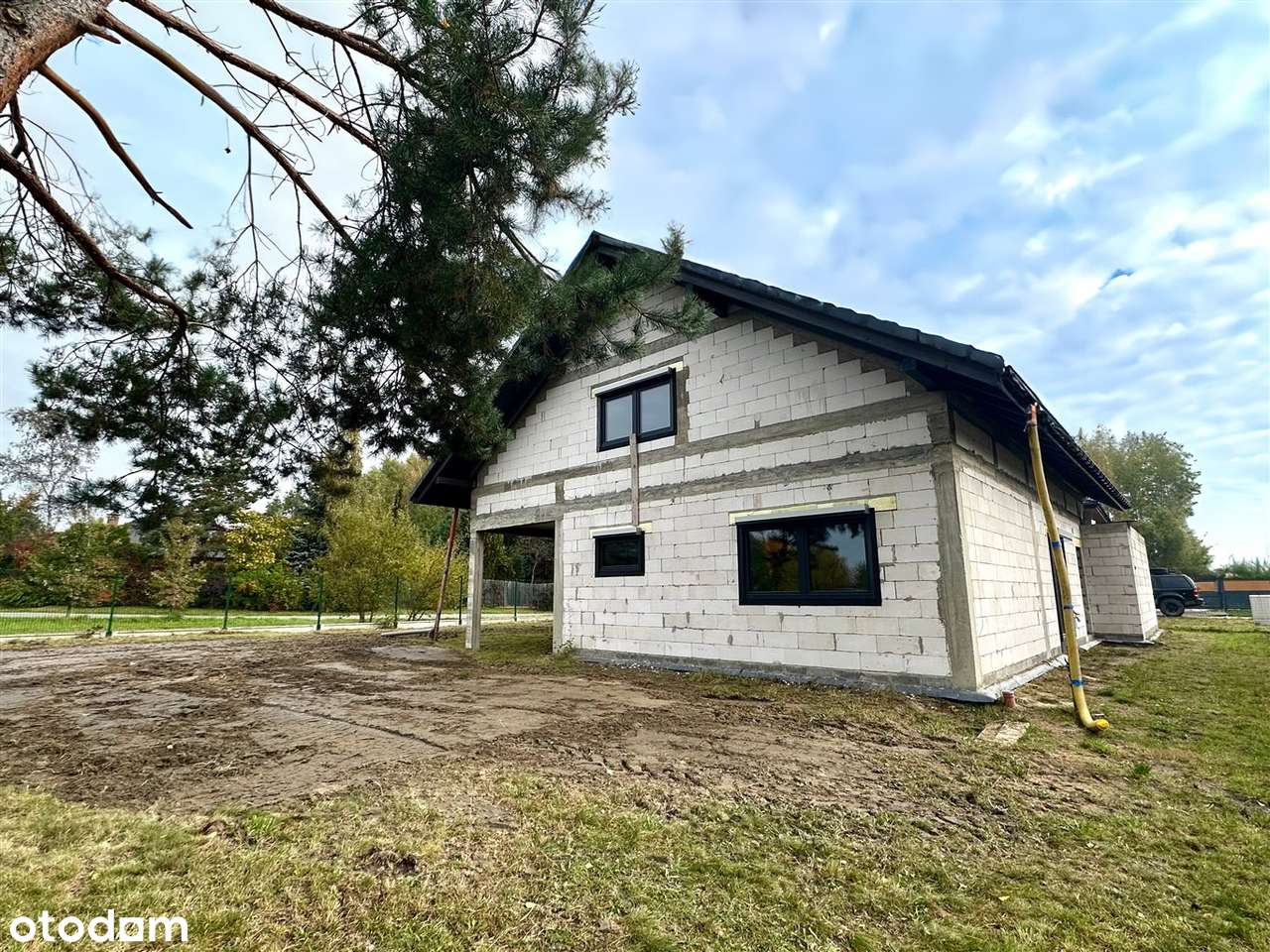 DOM Wolnostojący W Cudownej Lokalizacji!-9