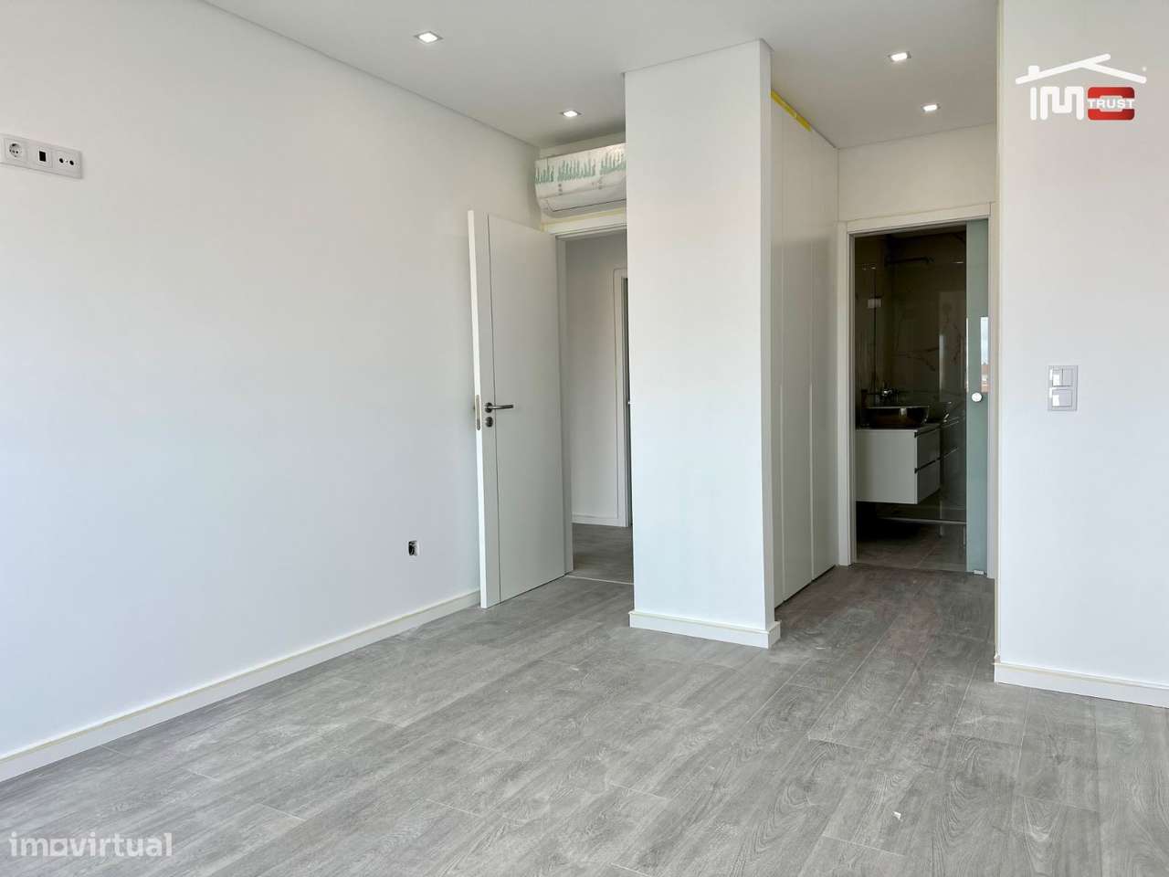 Incrivel Apartamento T3 com Varandas, Garagem e Arrecadação-31