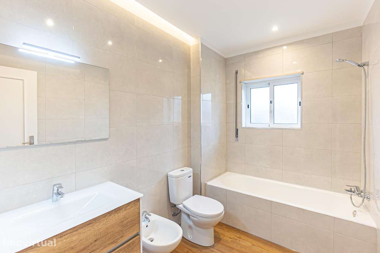 T4 DUPLEX COBERTURA,196 m², 4 Varandas/Solários, Garagem em Arcozelo-12