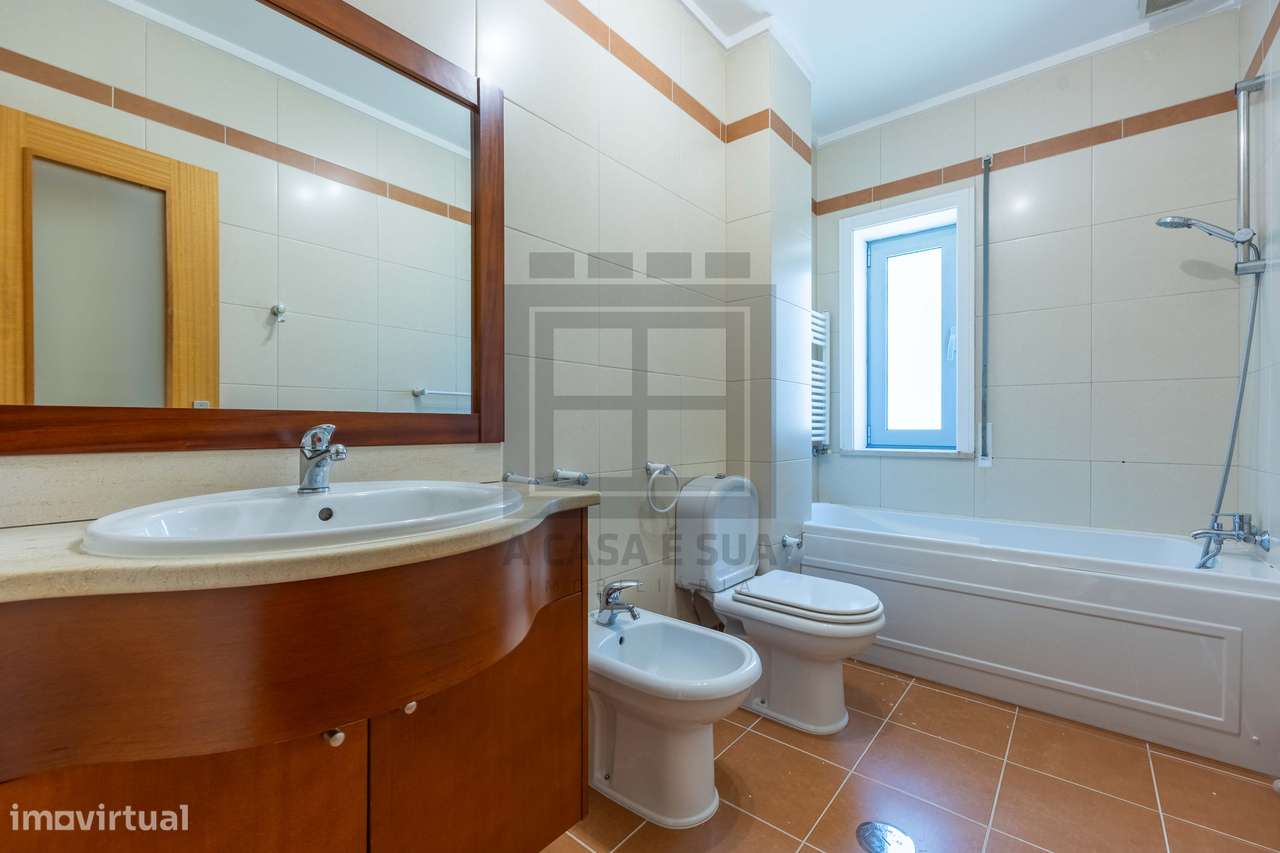 Apartamento T2 na urbanização dos Passionistas, S. M. Feira-13